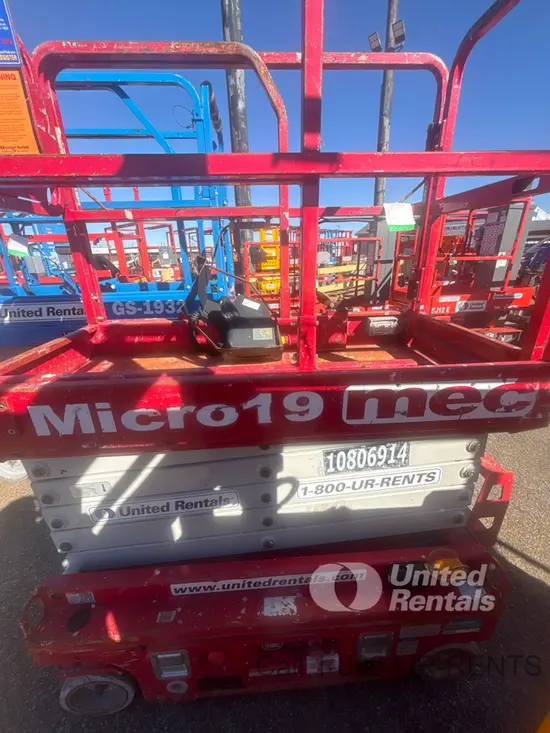 2018 MEC MICRO 19 Scissor Lift