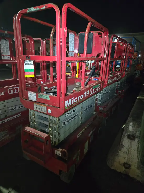 2019 MEC MICRO 19 Scissor Lift