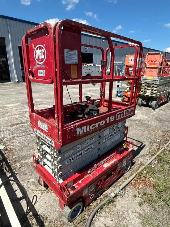 2019 MEC MICRO 19 Scissor Lift
