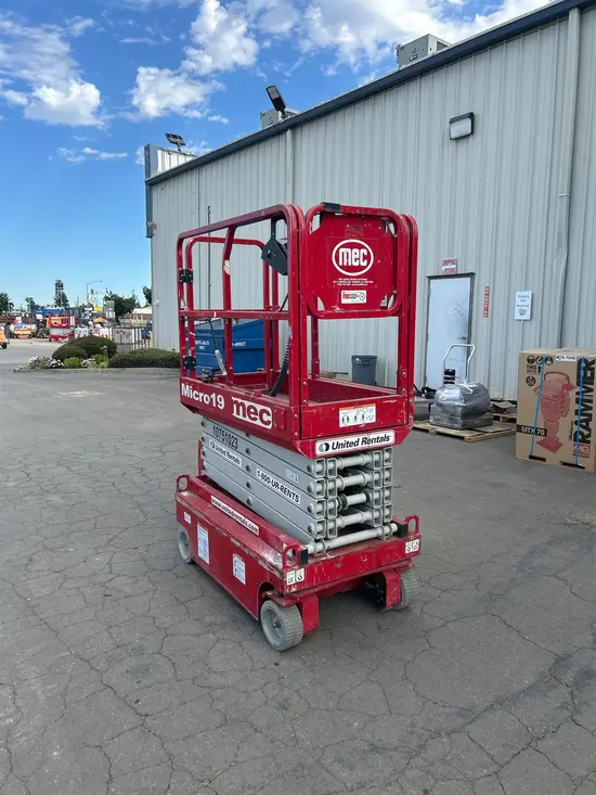 2018 MEC MICRO 19 Scissor Lift