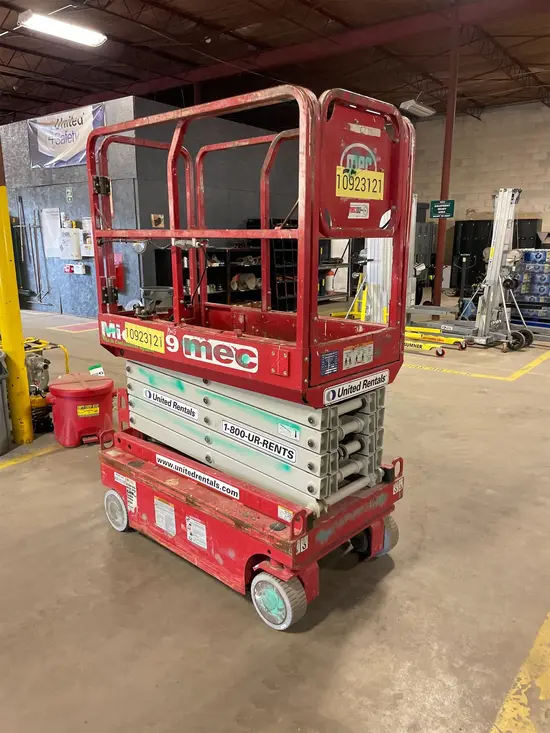 2019 MEC MICRO 19 Scissor Lift