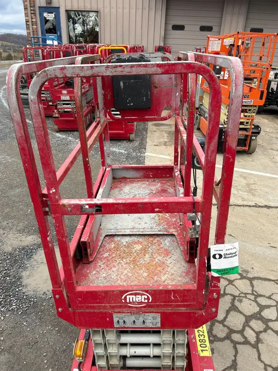 2018 MEC MICRO 19 Scissor Lift