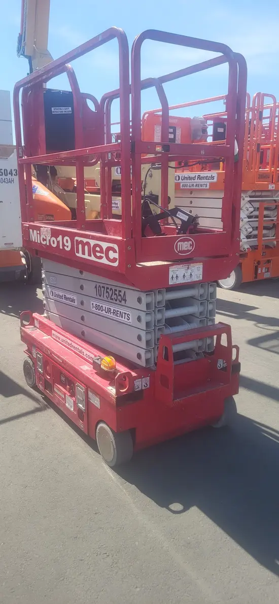2018 MEC MICRO 19 Scissor Lift