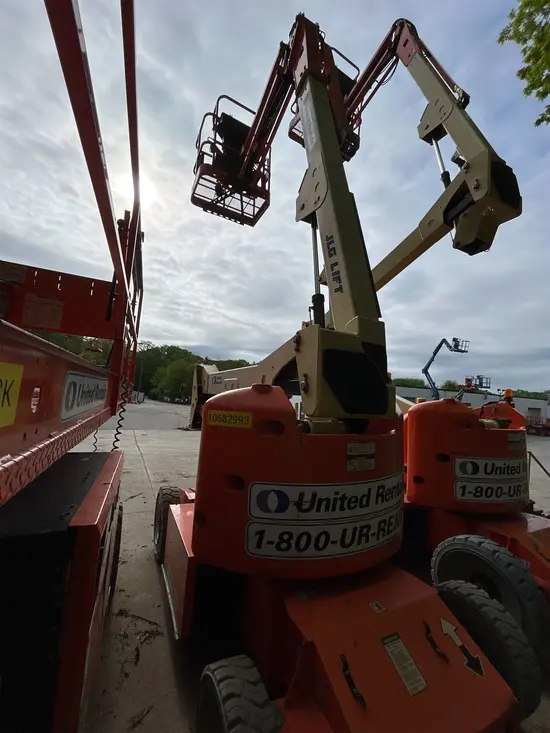 2017 JLG E400AJPN Articulating Boom Lift