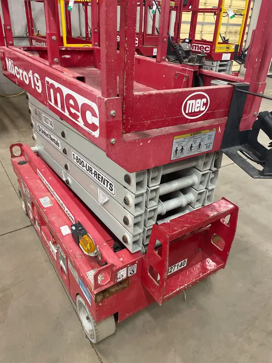 2018 MEC MICRO 19 Scissor Lift