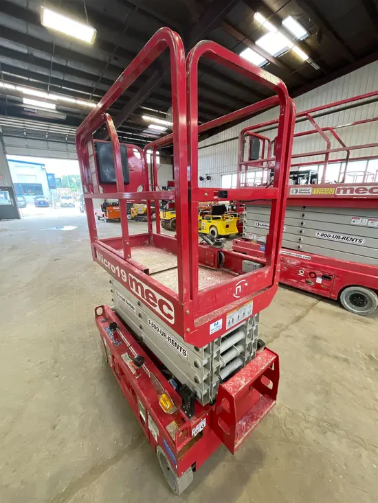 2019 MEC MICRO 19 Scissor Lift