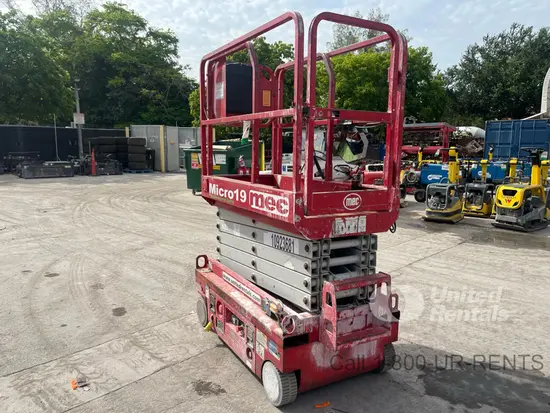 2019 MEC MICRO 19 Scissor Lift