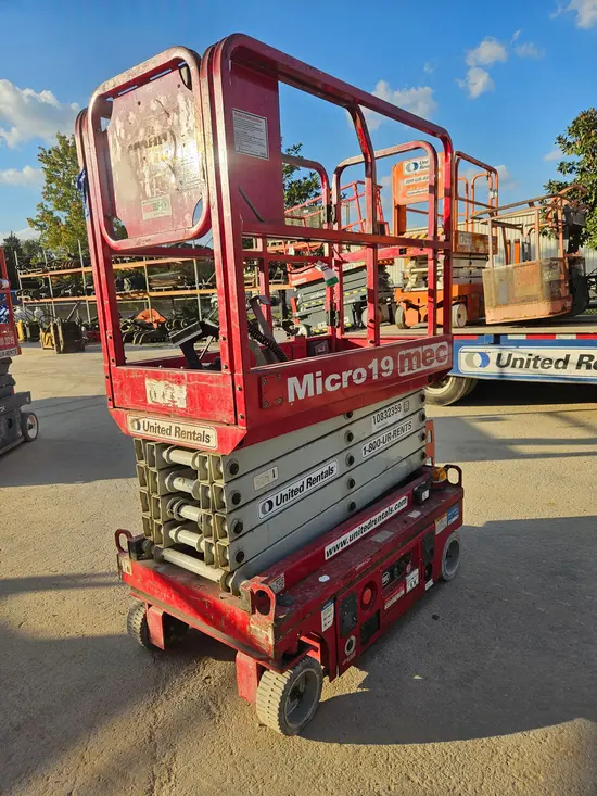 2018 MEC MICRO 19 Scissor Lift
