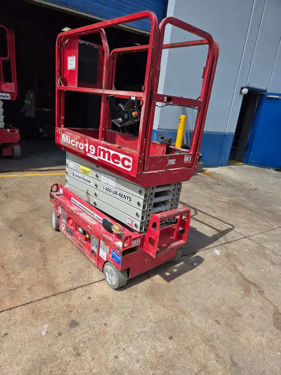 2020 MEC MICRO 19 Scissor Lift