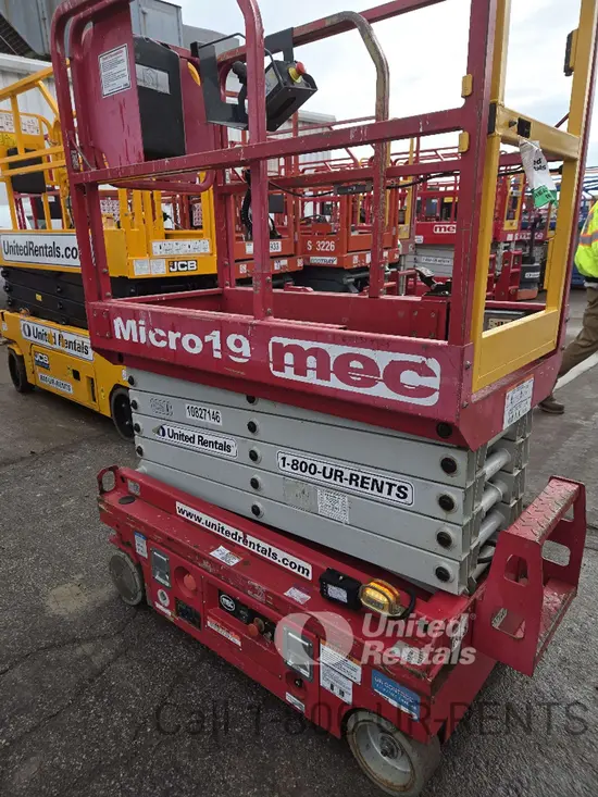 2018 MEC MICRO 19 Scissor Lift