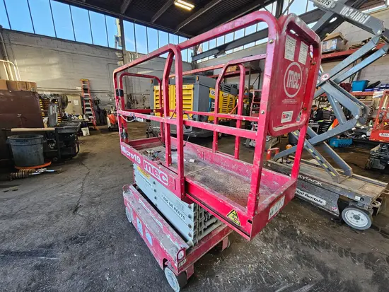 2018 MEC MICRO 19 Scissor Lift