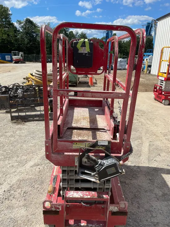 2019 MEC MICRO 19 Scissor Lift