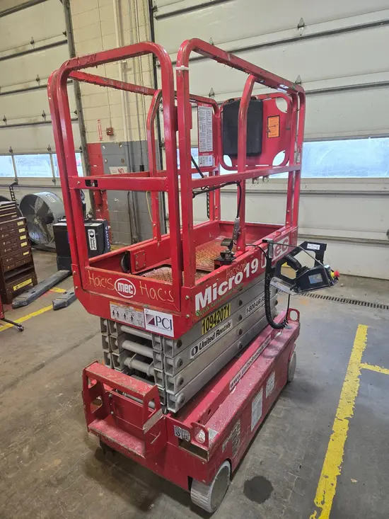 2019 MEC MICRO 19 Scissor Lift
