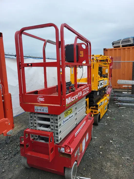 2019 MEC MICRO 19 Scissor Lift