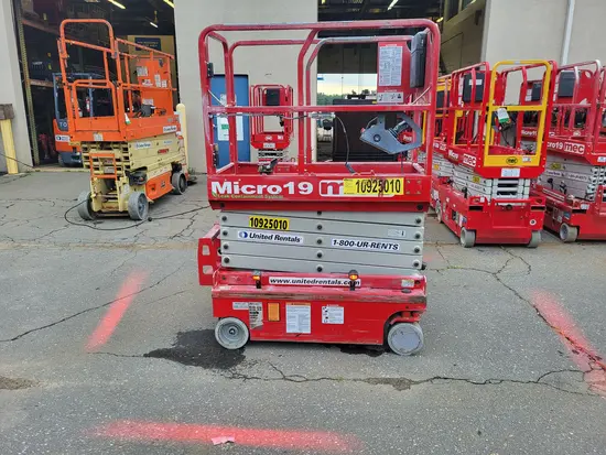 2019 MEC MICRO 19 Scissor Lift