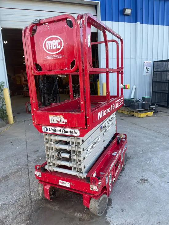 2018 MEC MICRO 19 Scissor Lift