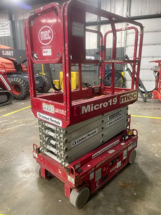 2018 MEC MICRO 19 Scissor Lift
