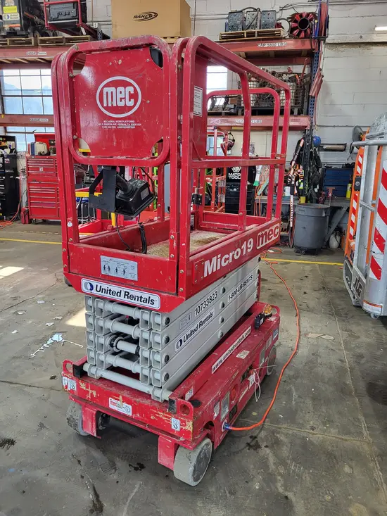 2018 MEC MICRO 19 Scissor Lift