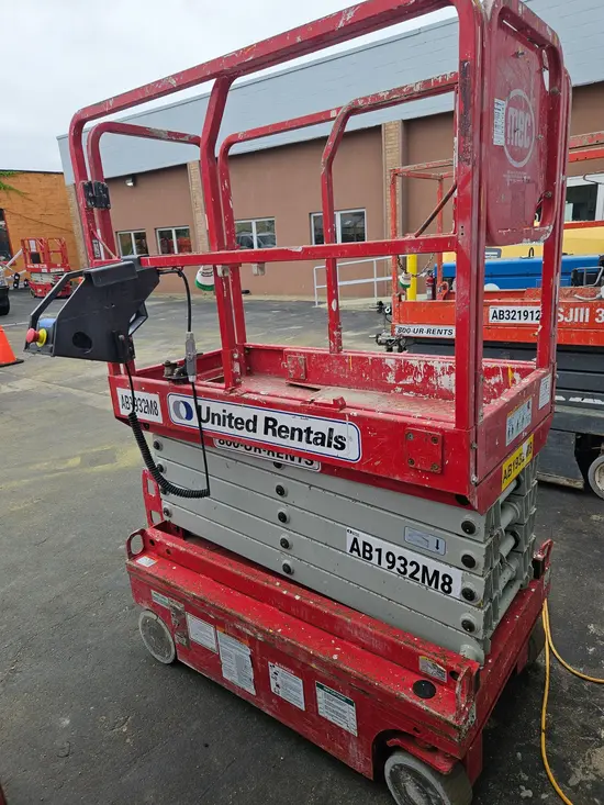 2019 MEC MICRO 19 Scissor Lift