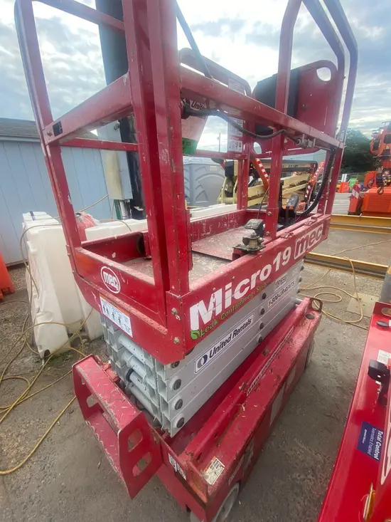 2019 MEC MICRO 19 Scissor Lift