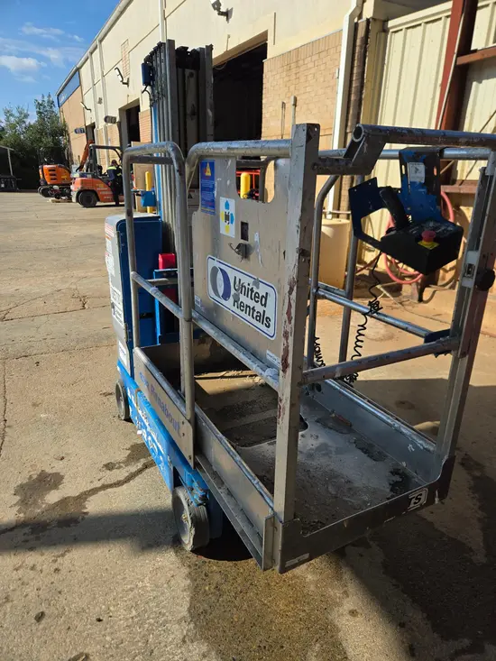 2018 Genie GR-20 Self-Propelled One-Person Lift