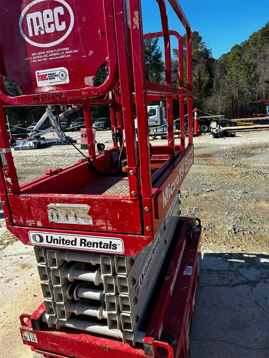 2018 MEC MICRO 19 Scissor Lift
