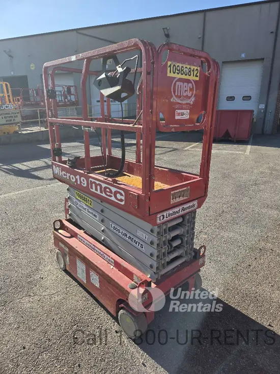2019 MEC MICRO 19 Scissor Lift