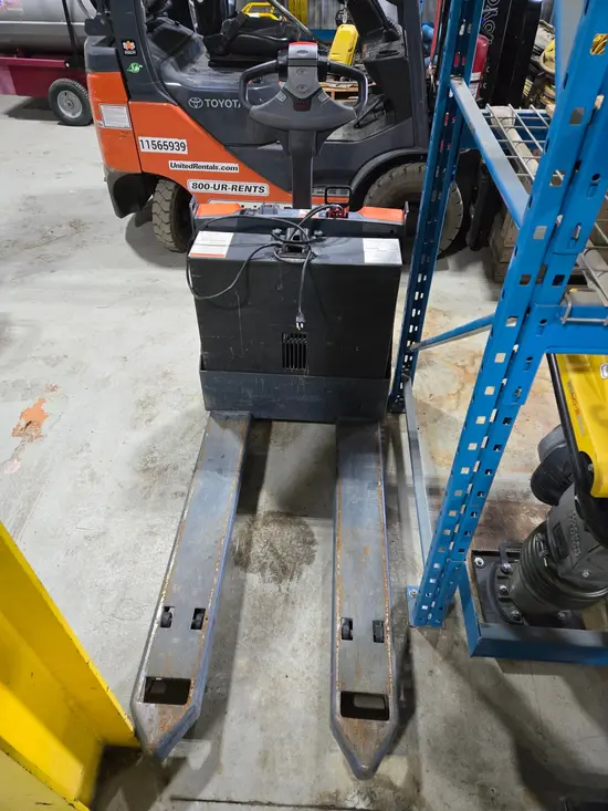 2022 Toyota 8HBW23 Jack