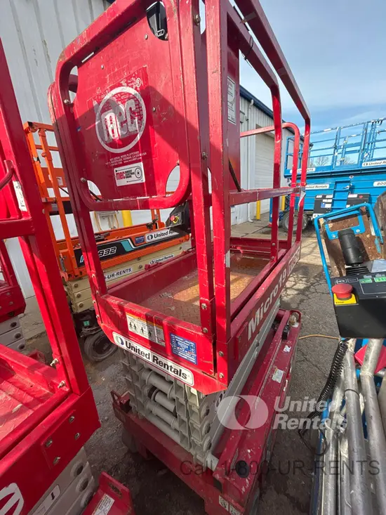 2018 MEC MICRO 19 Scissor Lift