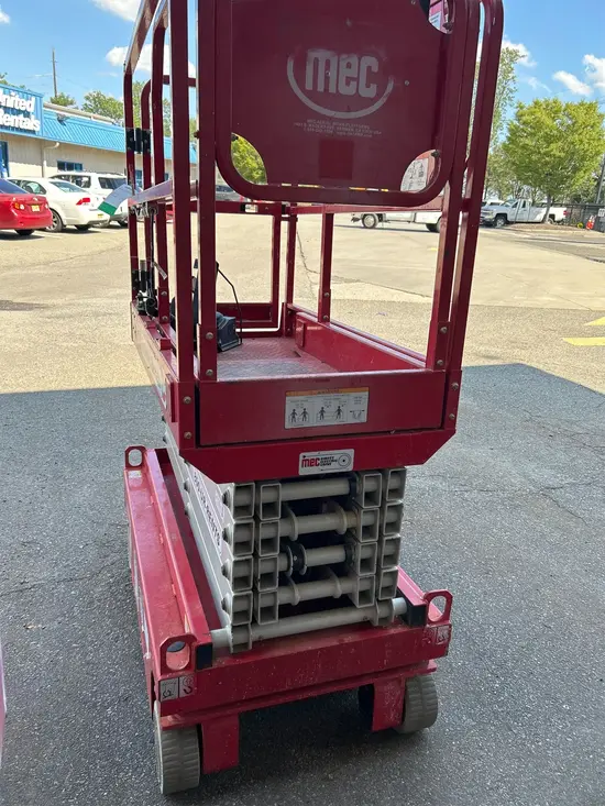 2019 MEC MICRO 19 Scissor Lift