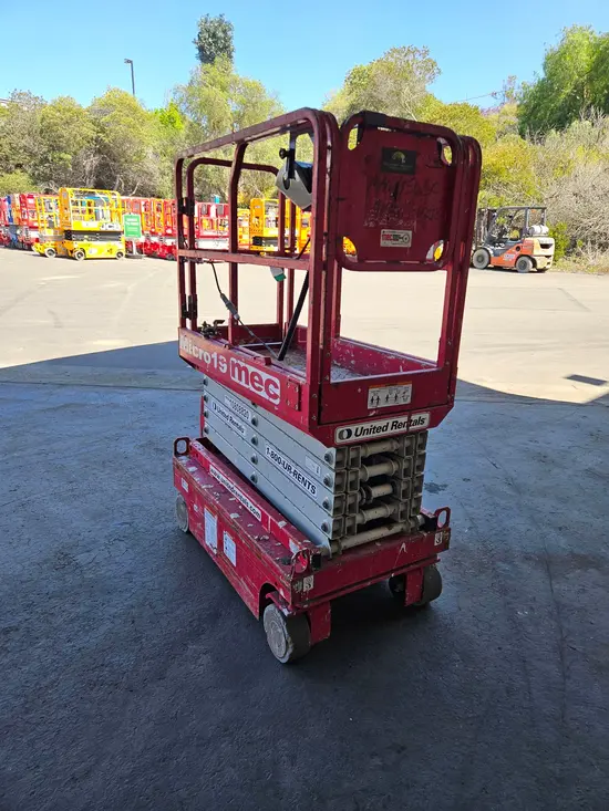 2018 MEC MICRO 19 Scissor Lift