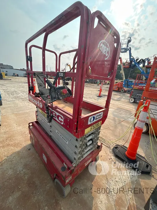 2018 MEC MICRO 19 Scissor Lift