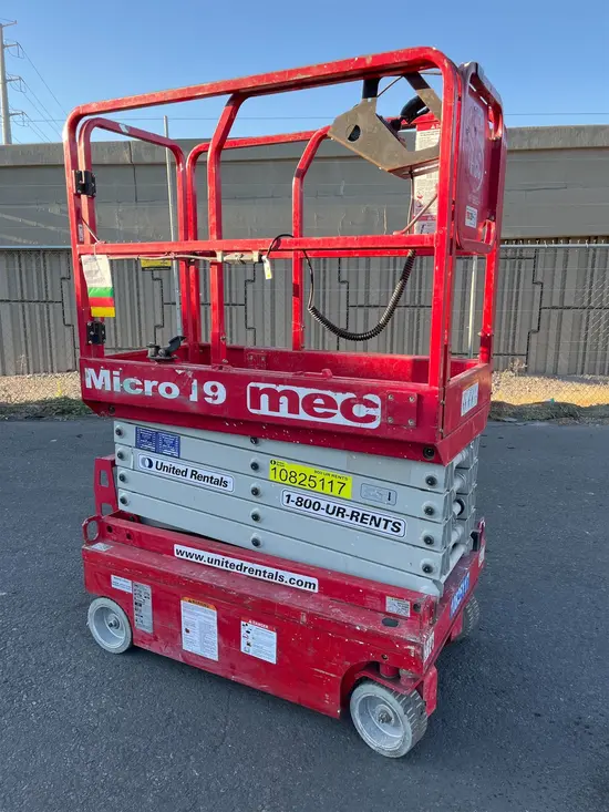 2018 MEC MICRO 19 Scissor Lift