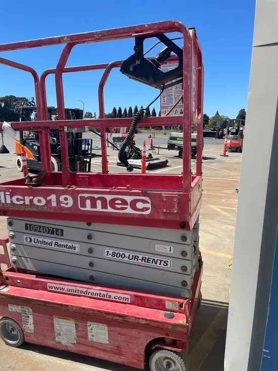 2019 MEC MICRO 19 Scissor Lift