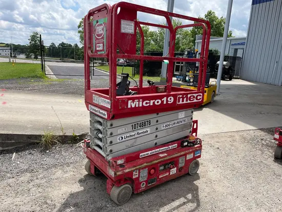 2018 MEC MICRO 19 Scissor Lift