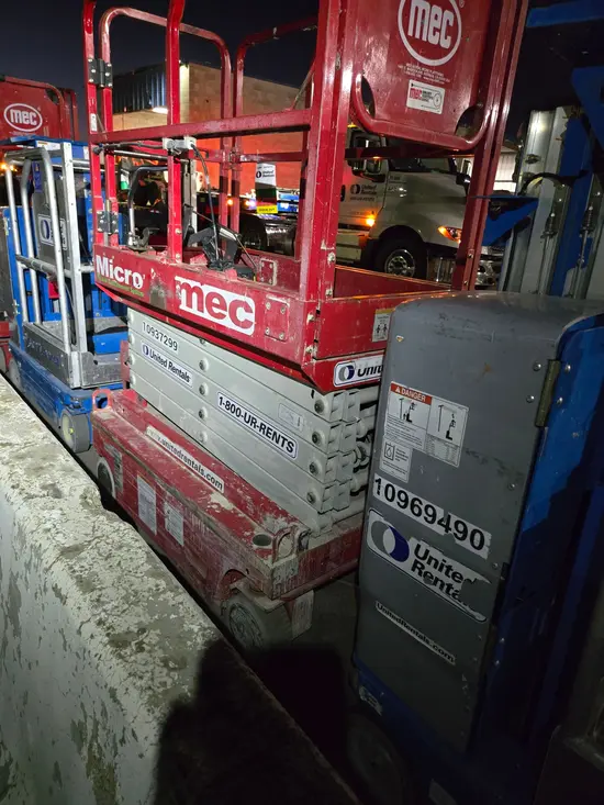 2019 MEC MICRO 19 Scissor Lift