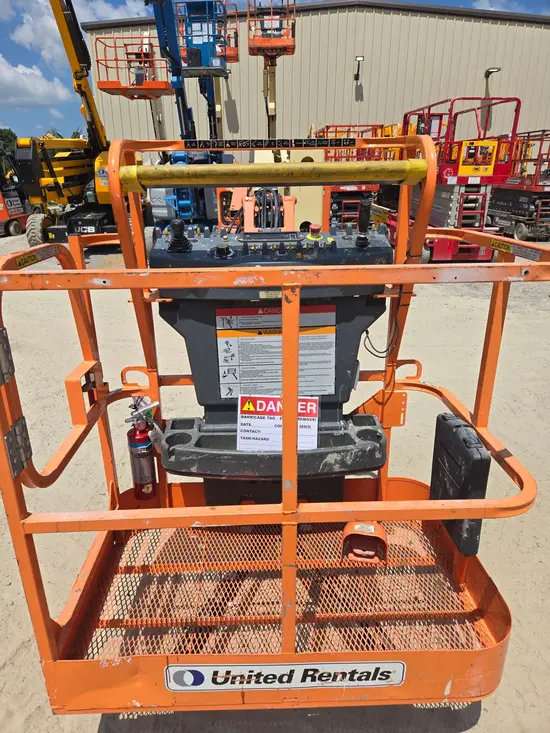 2017 JLG E400AJPN Articulating Boom Lift