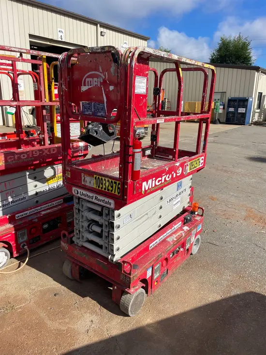 2019 MEC MICRO 19 Scissor Lift