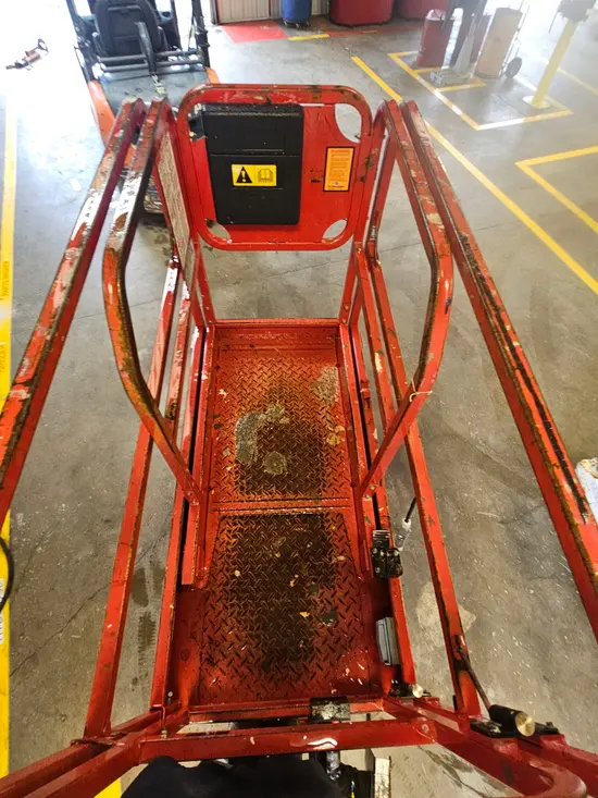 2019 MEC MICRO 19 Scissor Lift