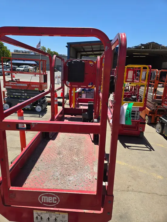2019 MEC MICRO 19 Scissor Lift