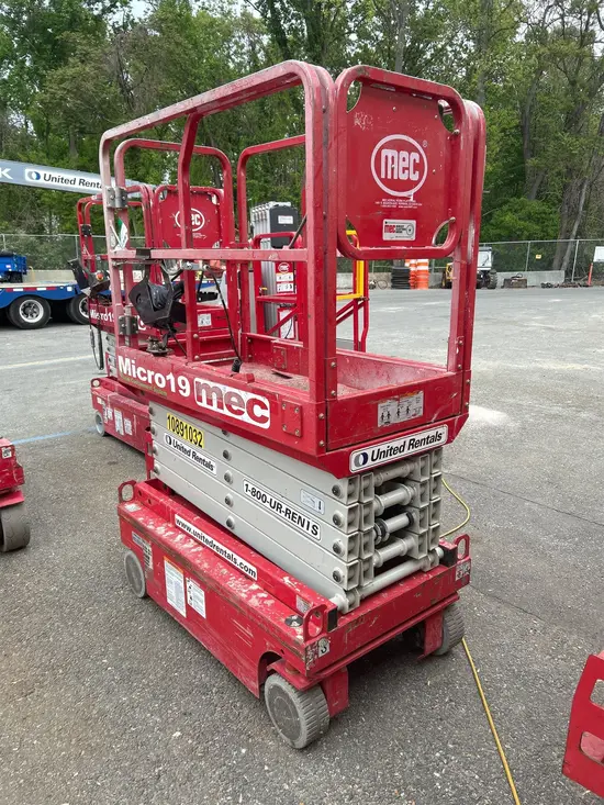 2019 MEC MICRO 19 Scissor Lift