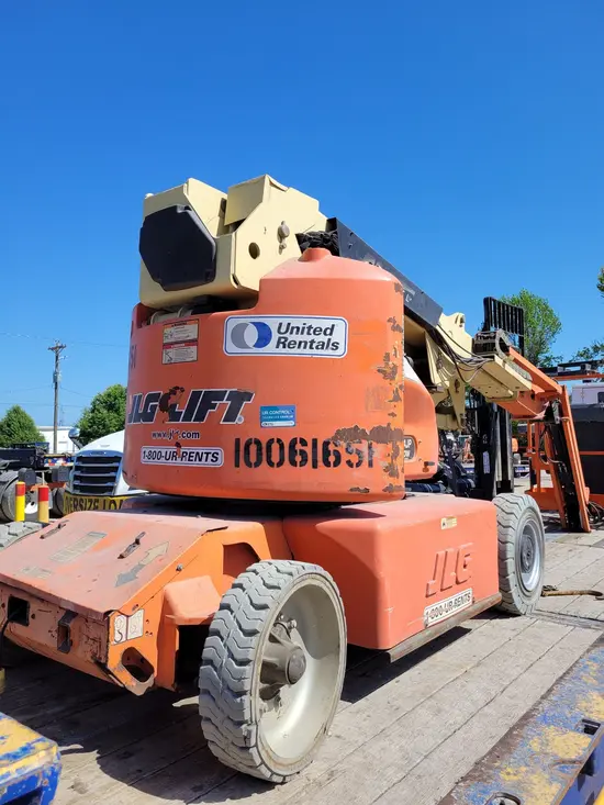 2012 JLG E400AJPN Articulating Boom Lift