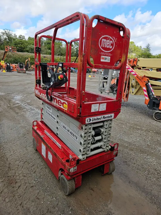 2019 MEC MICRO 19 Scissor Lift