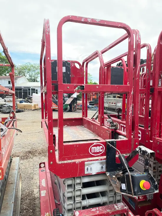 2018 MEC MICRO 19 Scissor Lift