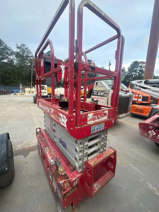 2019 MEC MICRO 19 Scissor Lift
