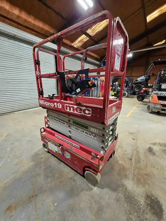 2019 MEC MICRO 19 Scissor Lift