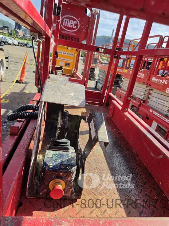 2018 MEC MICRO 19 Scissor Lift