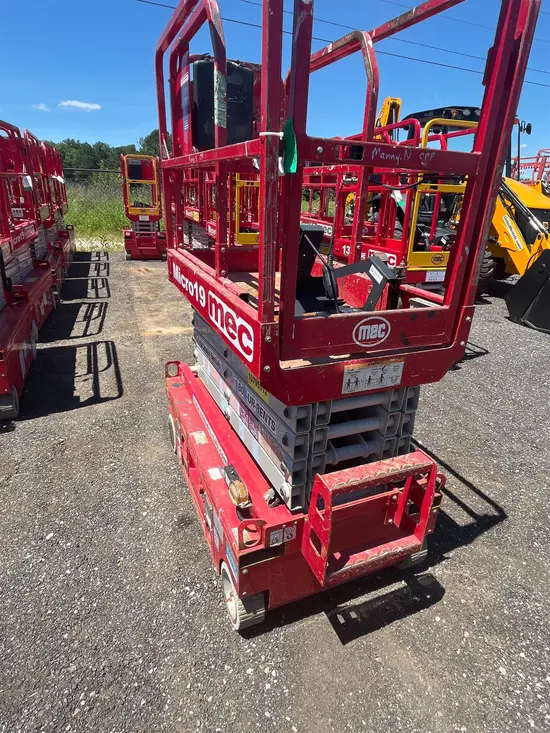 2018 MEC MICRO 19 Scissor Lift