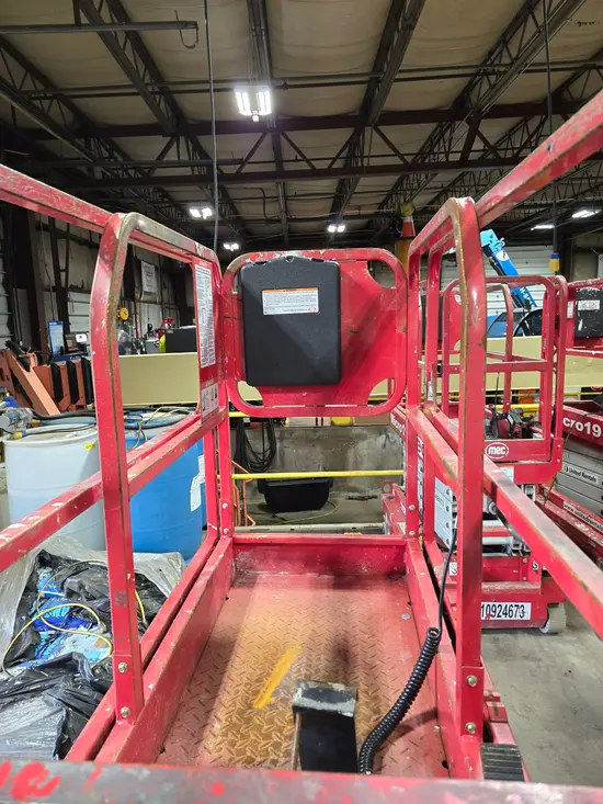 2019 MEC MICRO 19 Scissor Lift