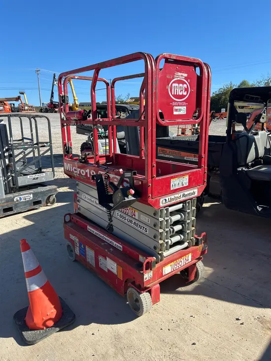 2019 MEC MICRO 19 Scissor Lift